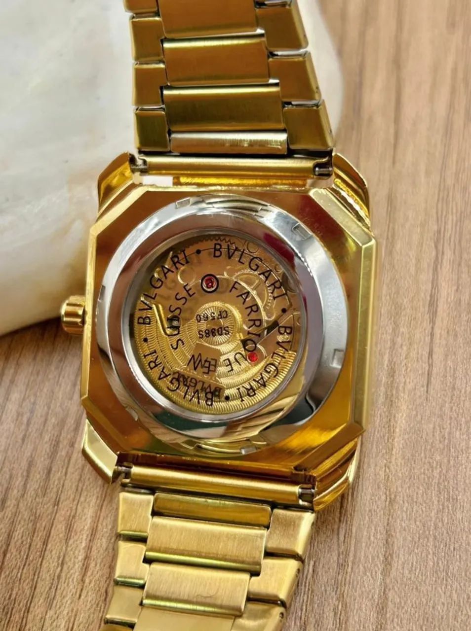 Relógio Bvgari Octo fundo de vidro - Foto 4