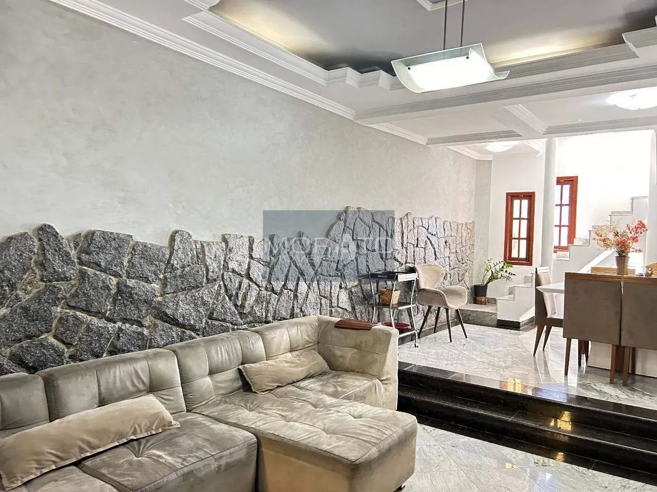 Casa, 03 quartos, 01 suíte com Ampla Área Externa - Pedra Azul