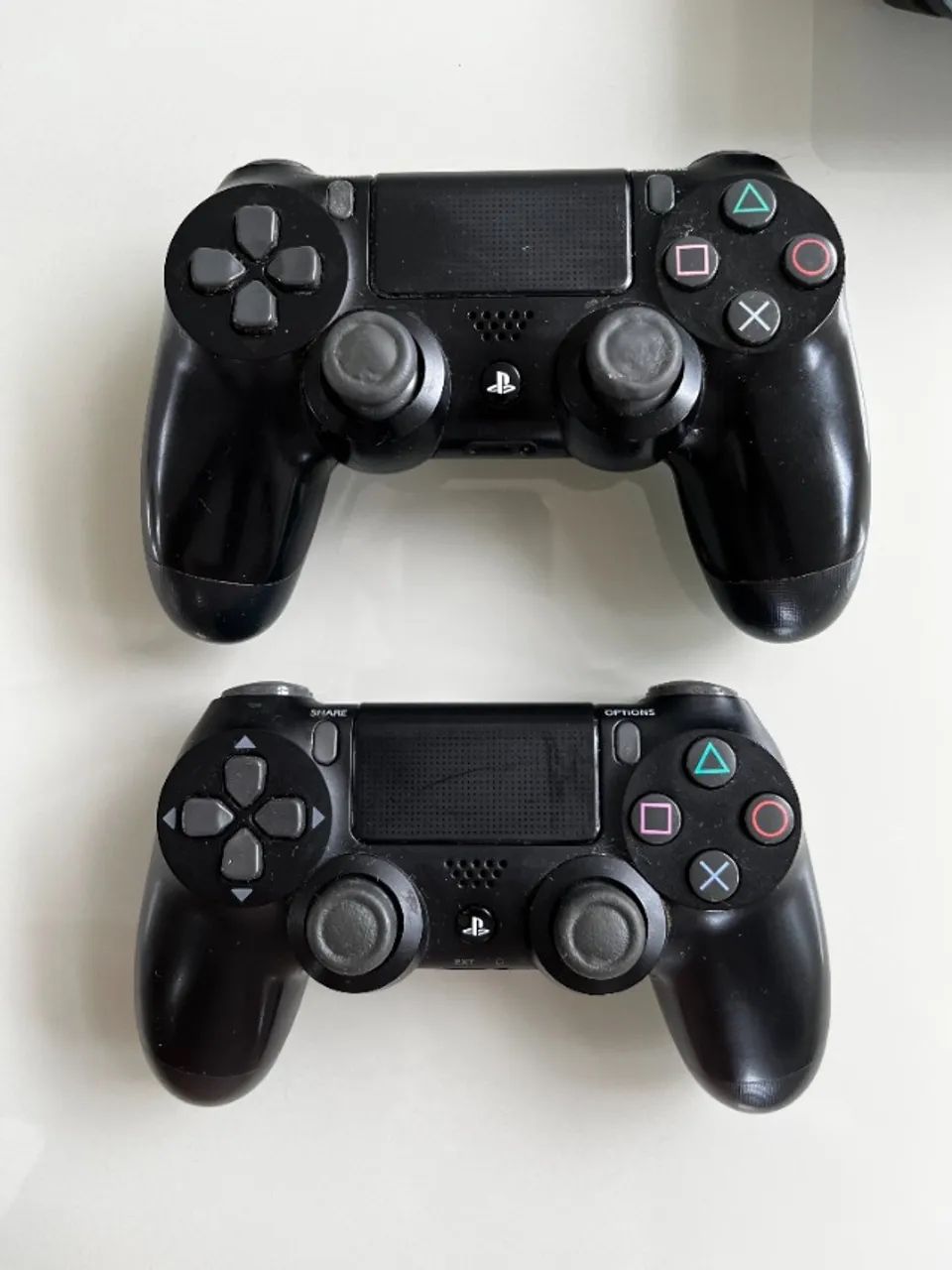 Playstation 4 em EXCELENTE estado + 2 controles ORIGINAIS + Cabos originais - Foto 3