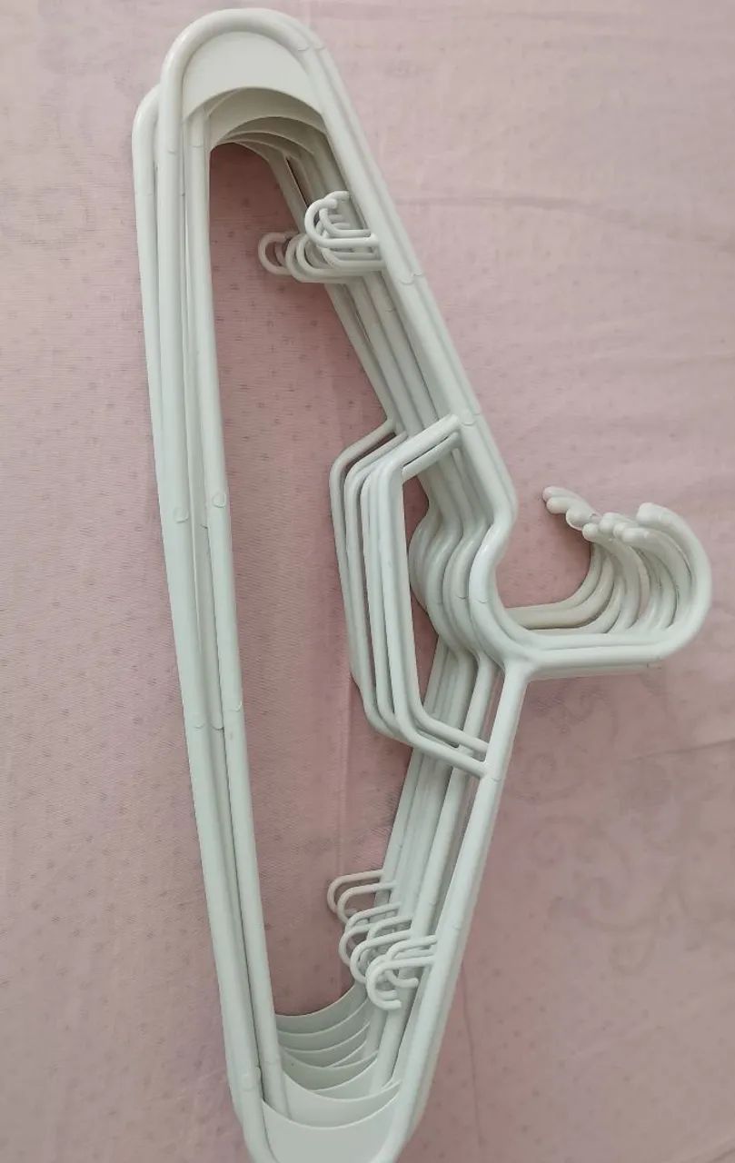 10 cabides brancos por 20,00