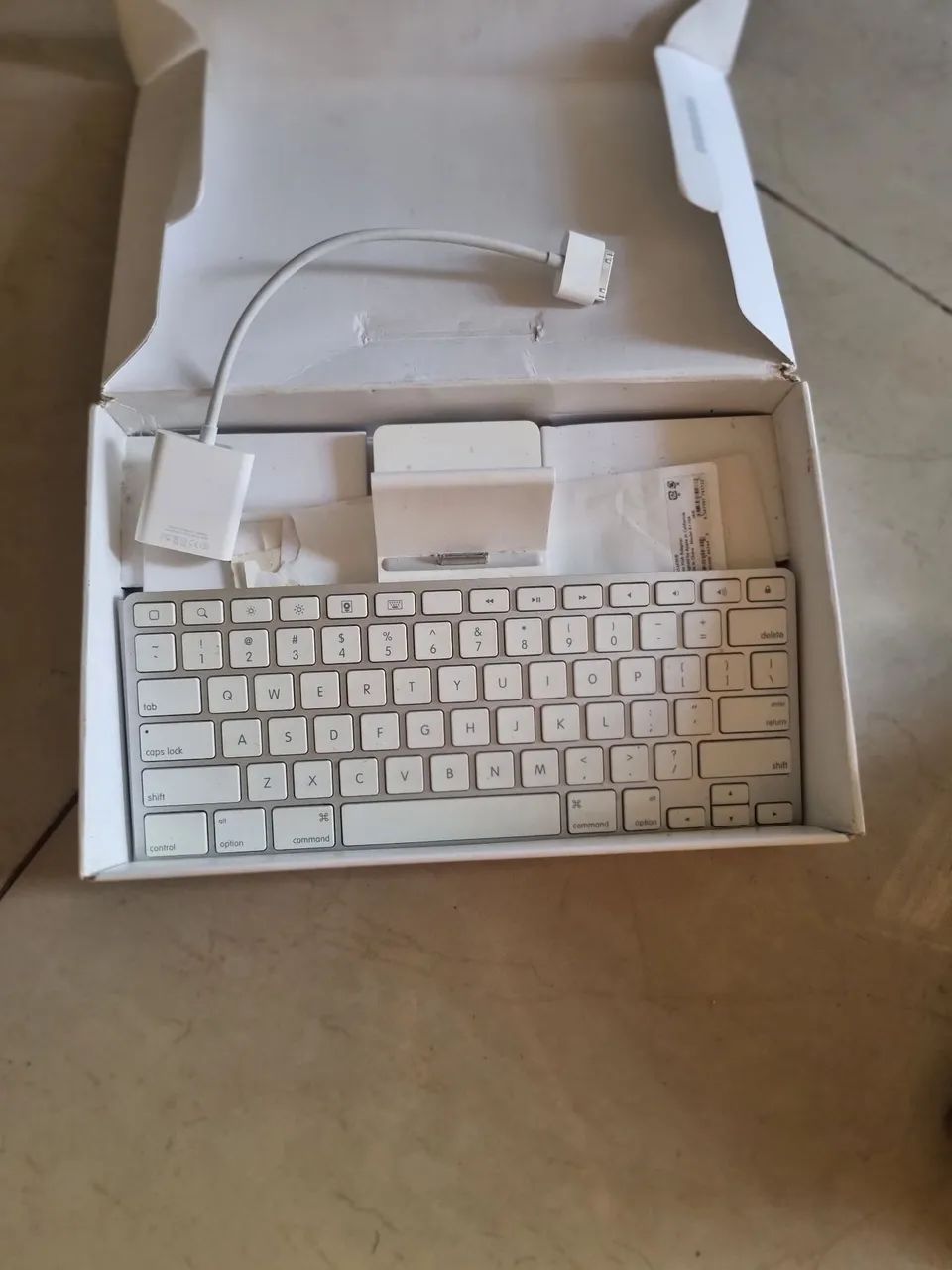 Teclado e cabo