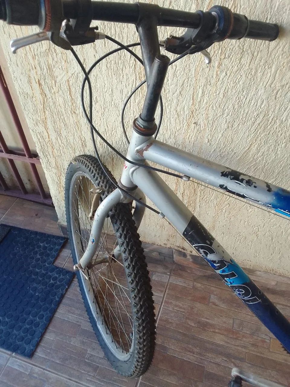 Bicicleta aro 26 antiga em bom estado - Foto 3