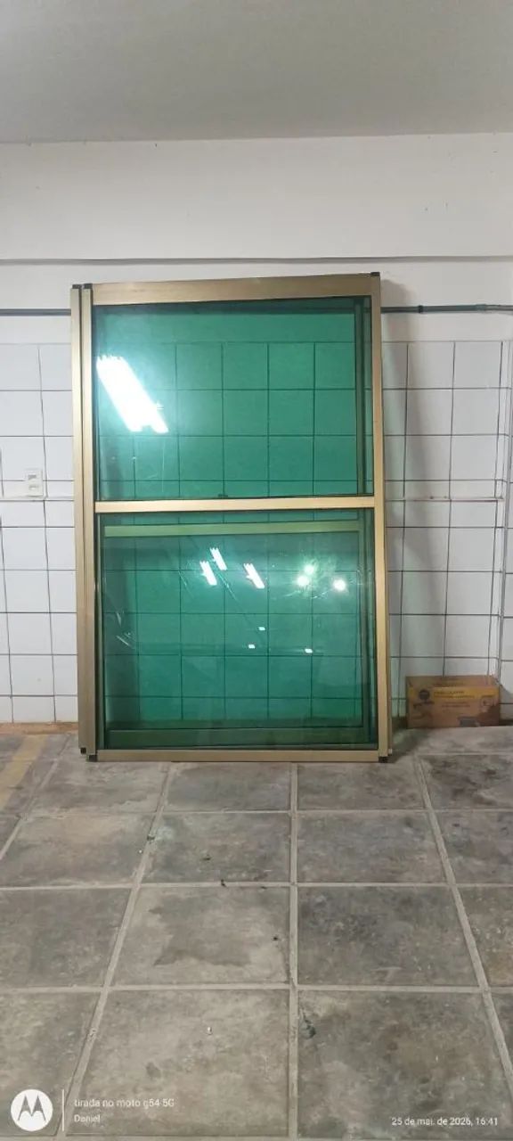 Porta de Vidro esverdeado resistente é alumínio - Foto 3