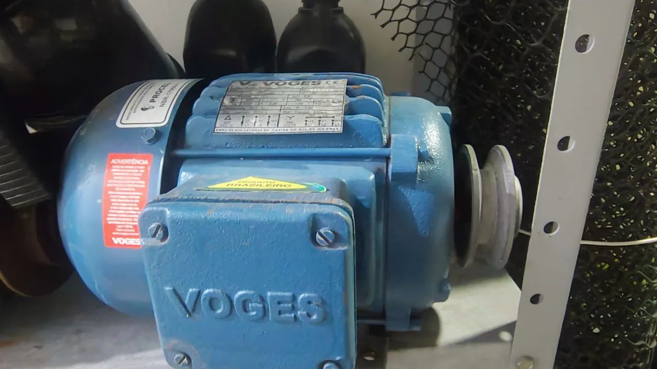 3 motor trifásico de 1 CV 