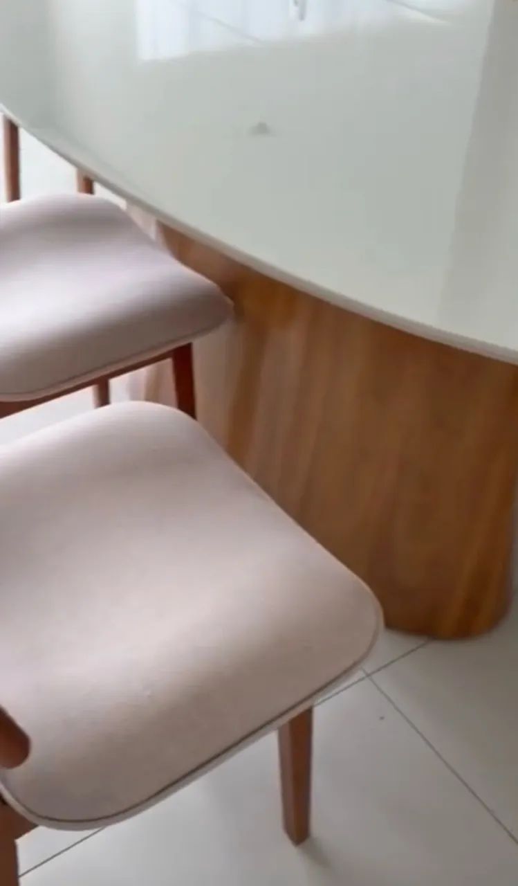 Mesa oval com cadeiras  - Foto 4