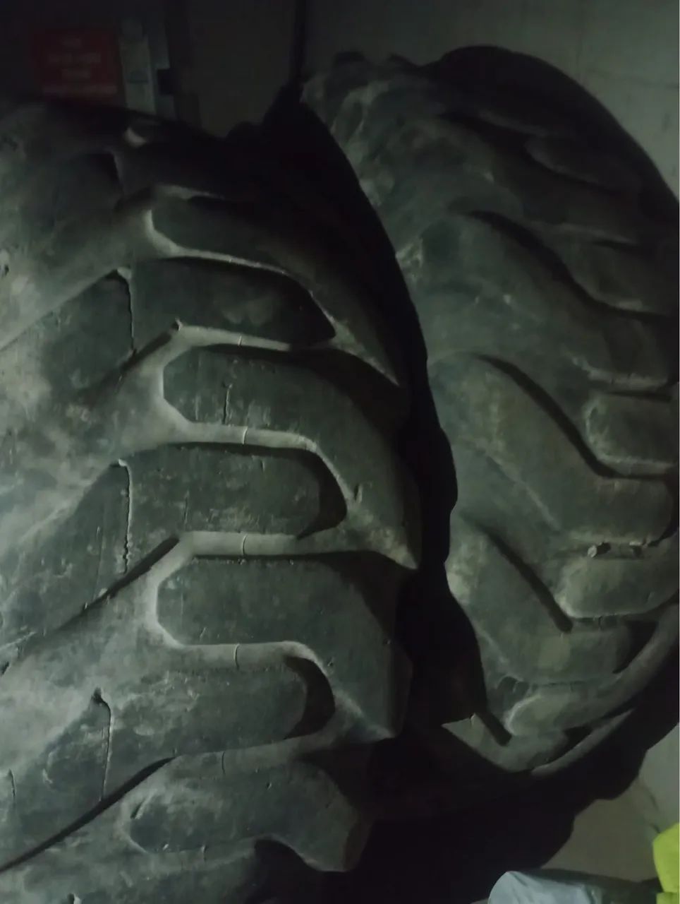 PNEUS PARA RETO ESCAVADEIRA - Foto 4