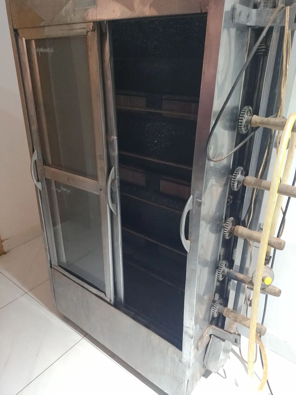 Assadeira de frango, funcionando perfeitamente 