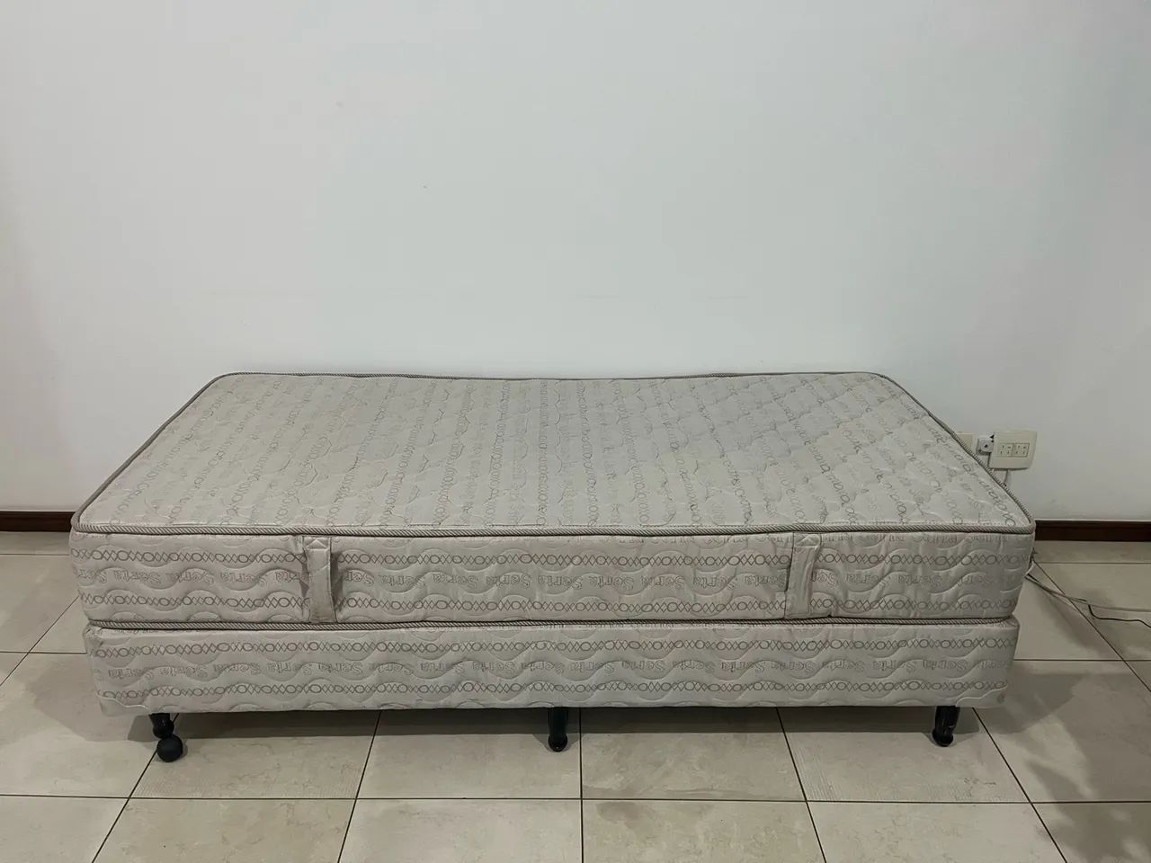 VENDO CAMA BOX DE SOLTEIRO SERTA