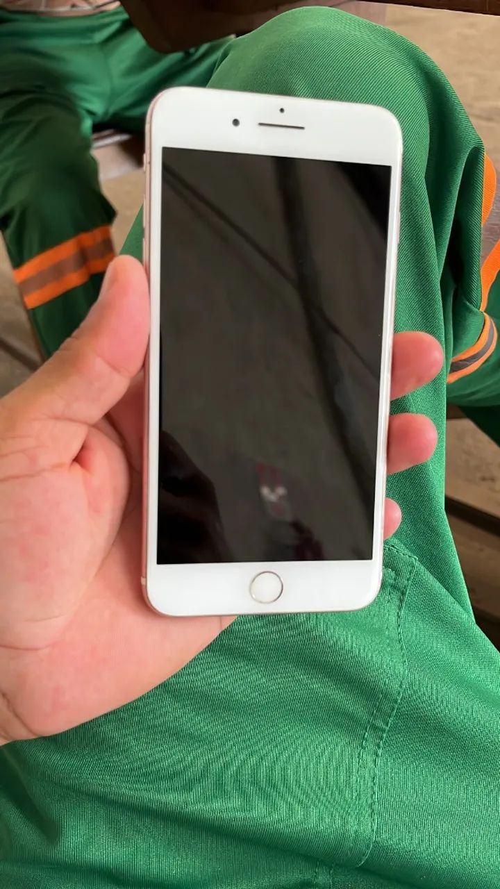 iPhone 7plus tela original só a bateria que perecida troca - Foto 2