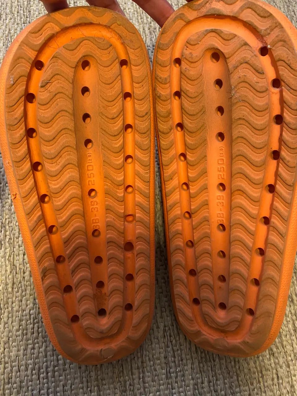 Chinelo slide nuvem anatômico laranja  - Foto 5