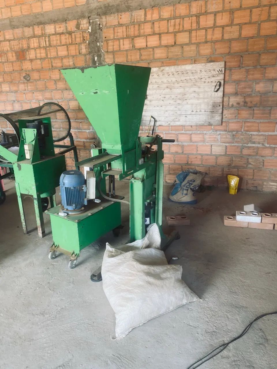 Vendo máquina hidráulica para prensar tijolos ecológico - Foto 2