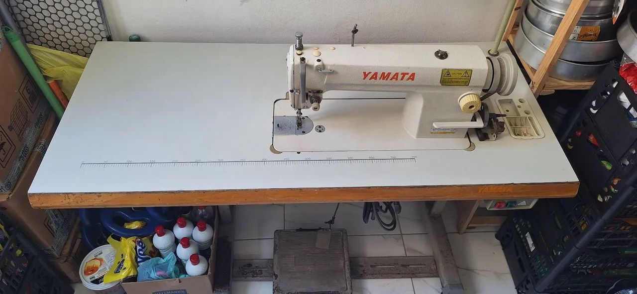 Máquina de Costura Reta Yamata com Bancada - Foto 2