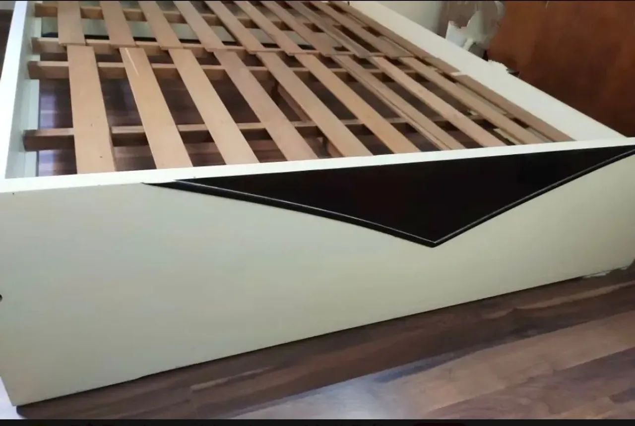 Cama  Casal de madeira Firme E Em Ótimo Estado pode ser desmontada. - Foto 4