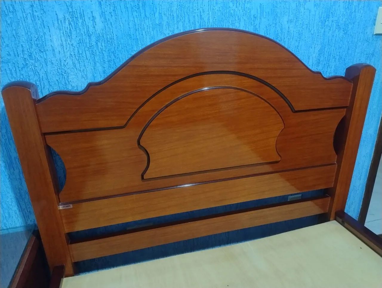 Cama casal mogno