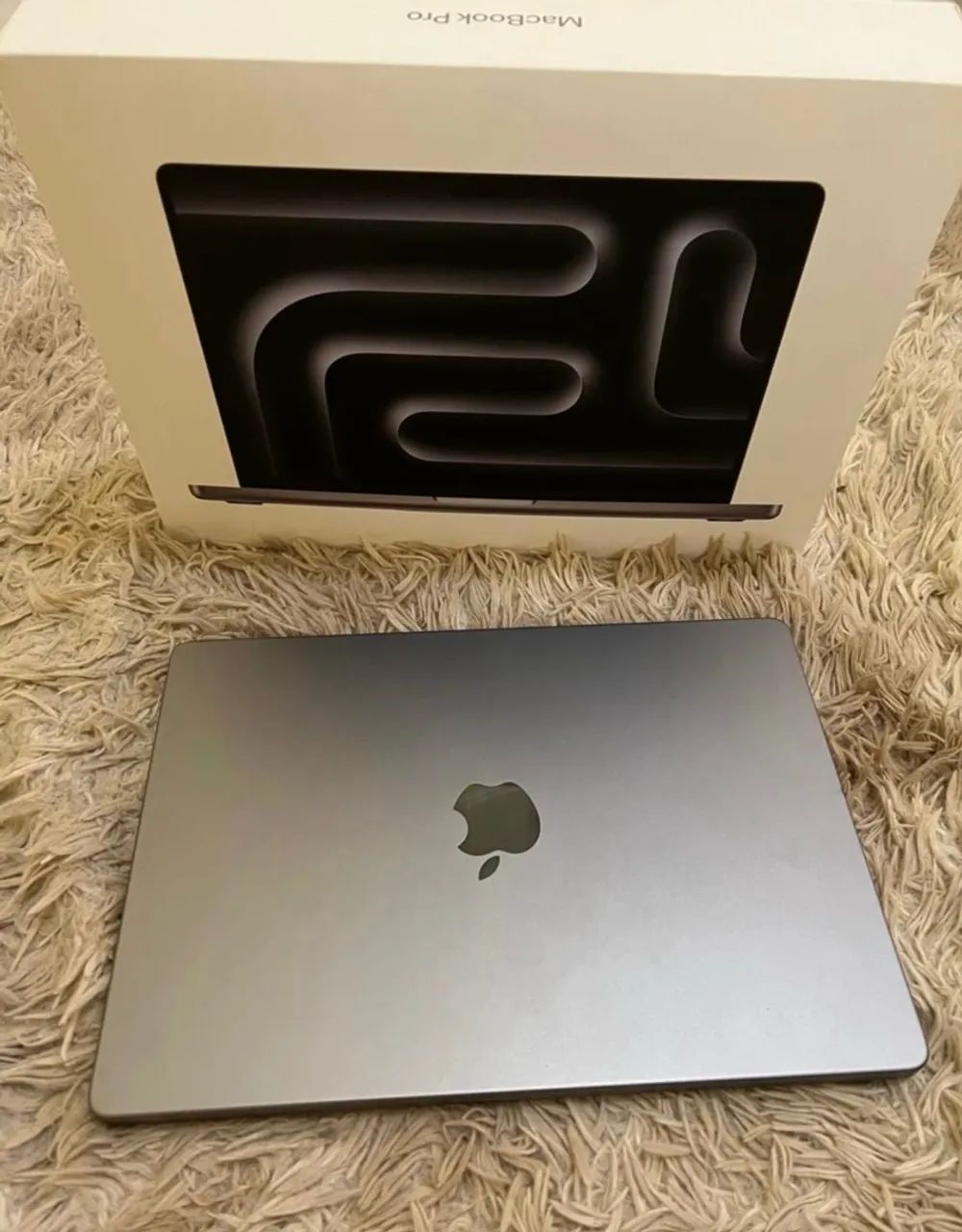 MacBook Pro 14-inch (8GB RAM 512GB SSD) Prateado - Foto 2