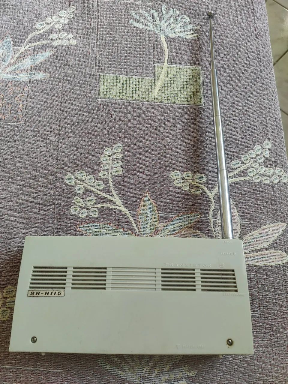 Rádio portátil antigo: - Foto 4