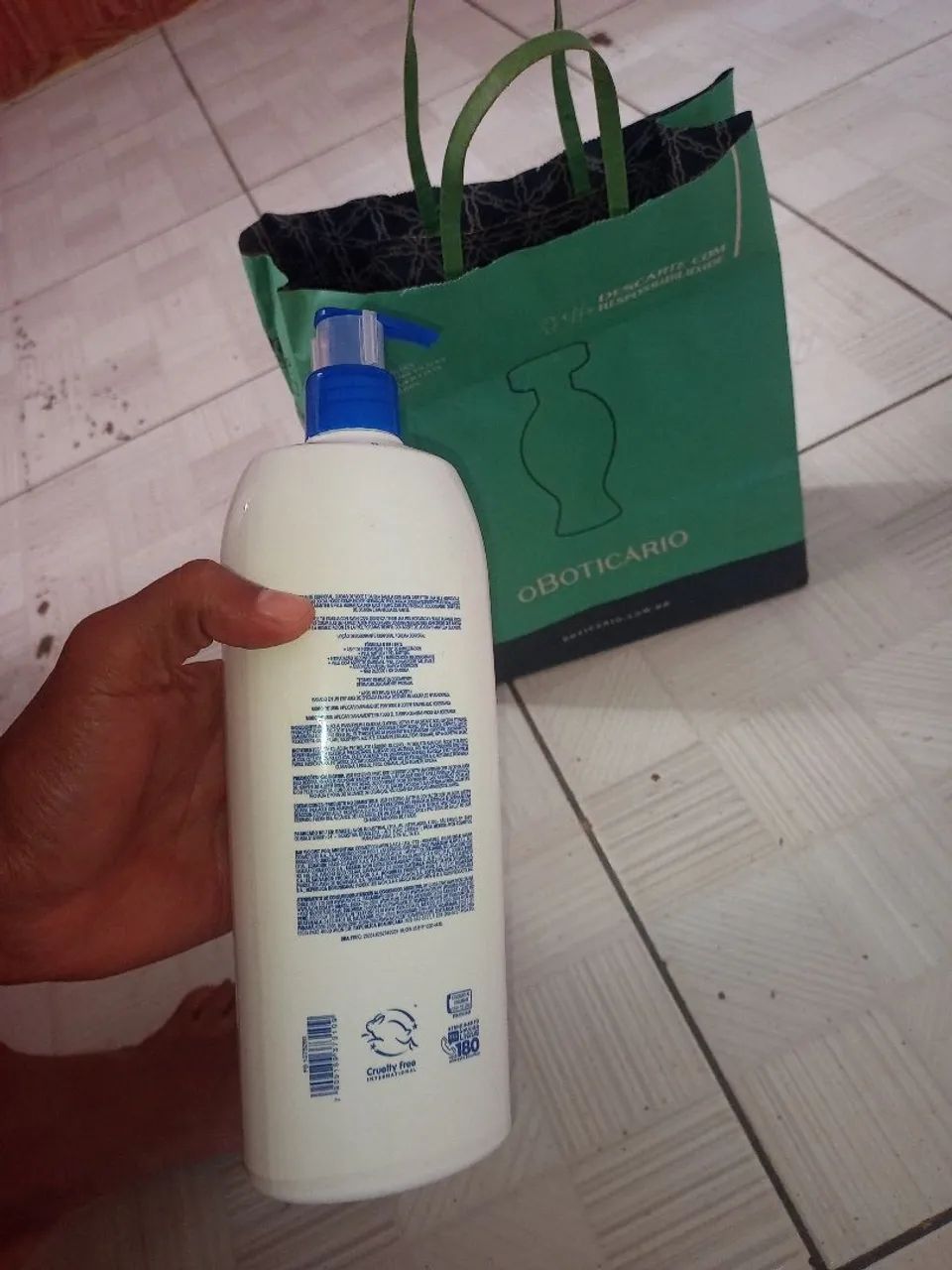 Creme de pele Da Avon Lagrado coisa boa  - Foto 2