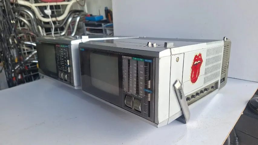 2 Tvs Semp 5 polegadas cores, peças ou decoração 120,00 cada as 2 por 200,00 - somos lojaj - Foto 3