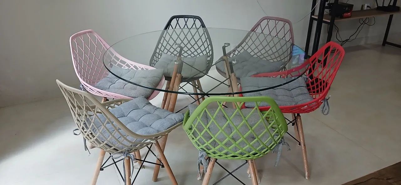 Mesa de Vidro com 6 Cadeiras - Linda e Bem Conservada - Foto 2