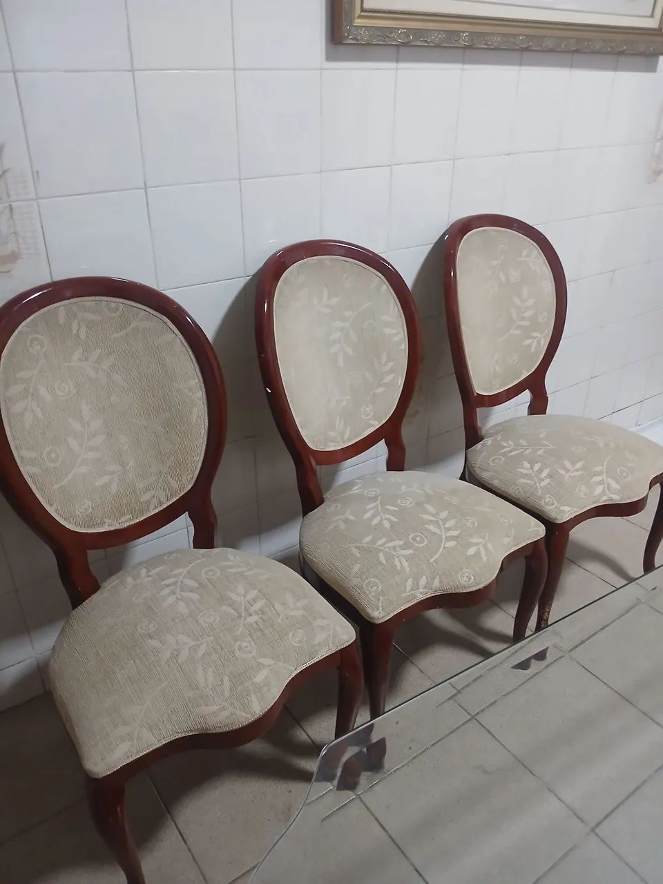 Mesa mais 6 cadeiras medalhão clássicas  - Foto 4