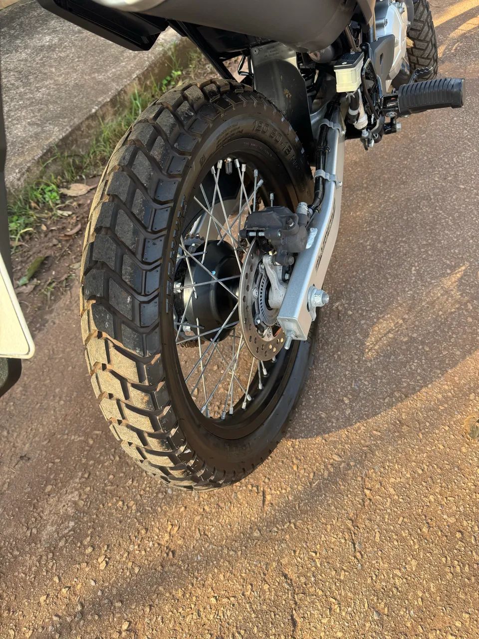 Vendo XRE muito nova
