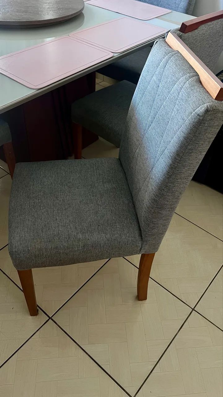 Conjunto Mesa quadrada de madeira com 8 cadeiras. - Foto 4