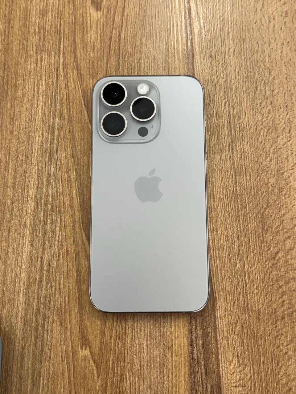 iPhone 15 pro cinza