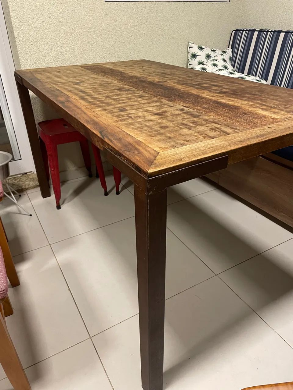 Mesa de jantar estilo industrial - madeira e ferro - Foto 2