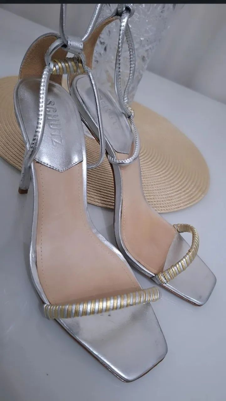 Vendo sandália Schutz original, salto fino - Foto 2