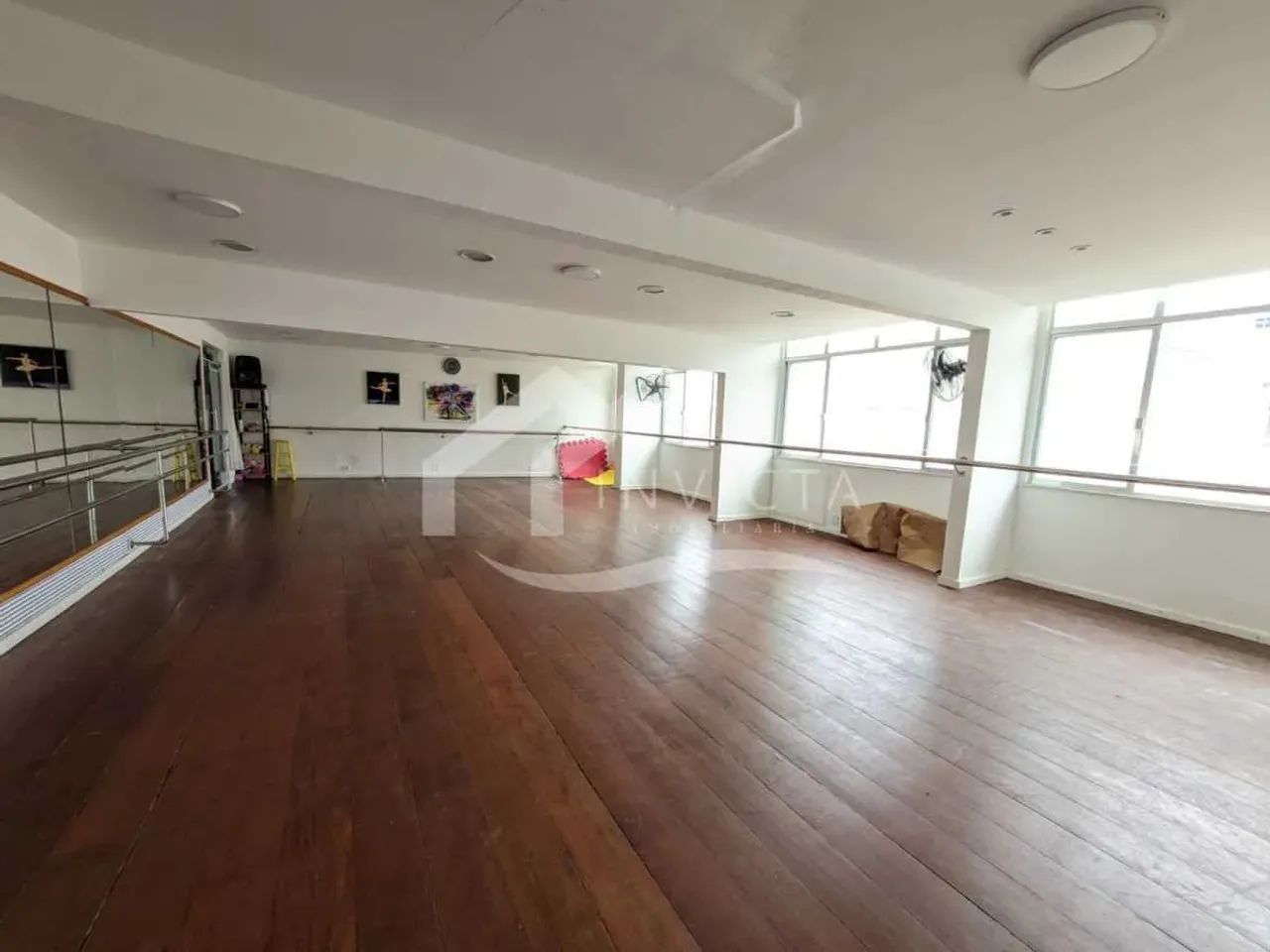 Sala Comercial de Alto Padrão em Localização Privilegiada