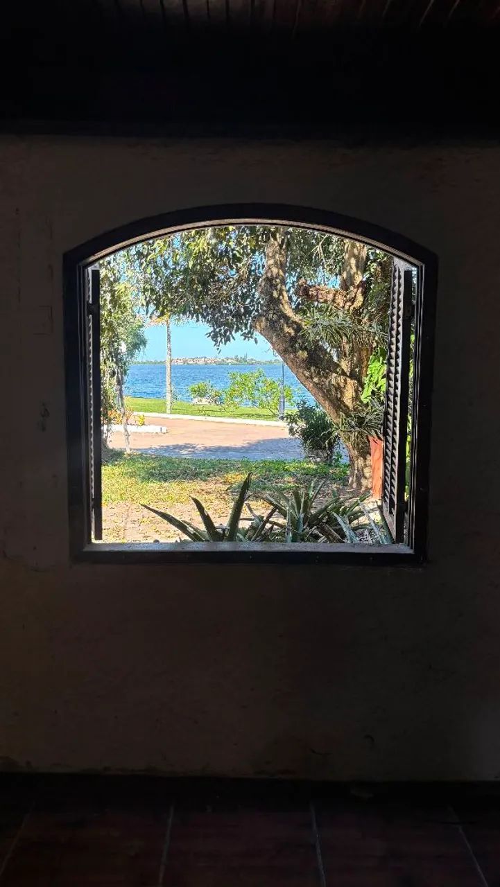 Vendo casa beira de lagoa
