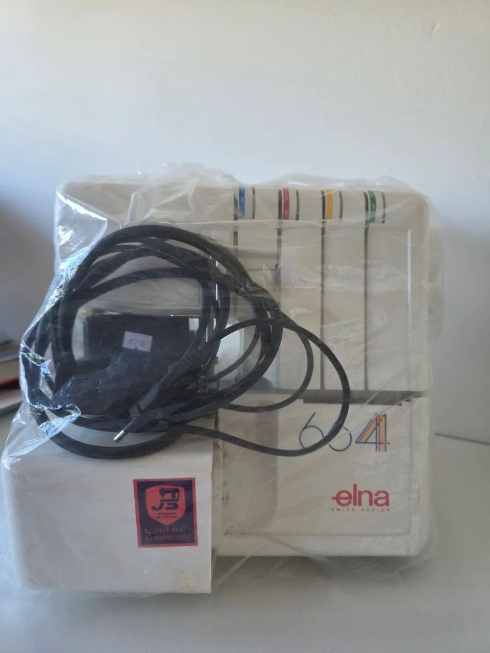 Máquina Overloque Elna 664