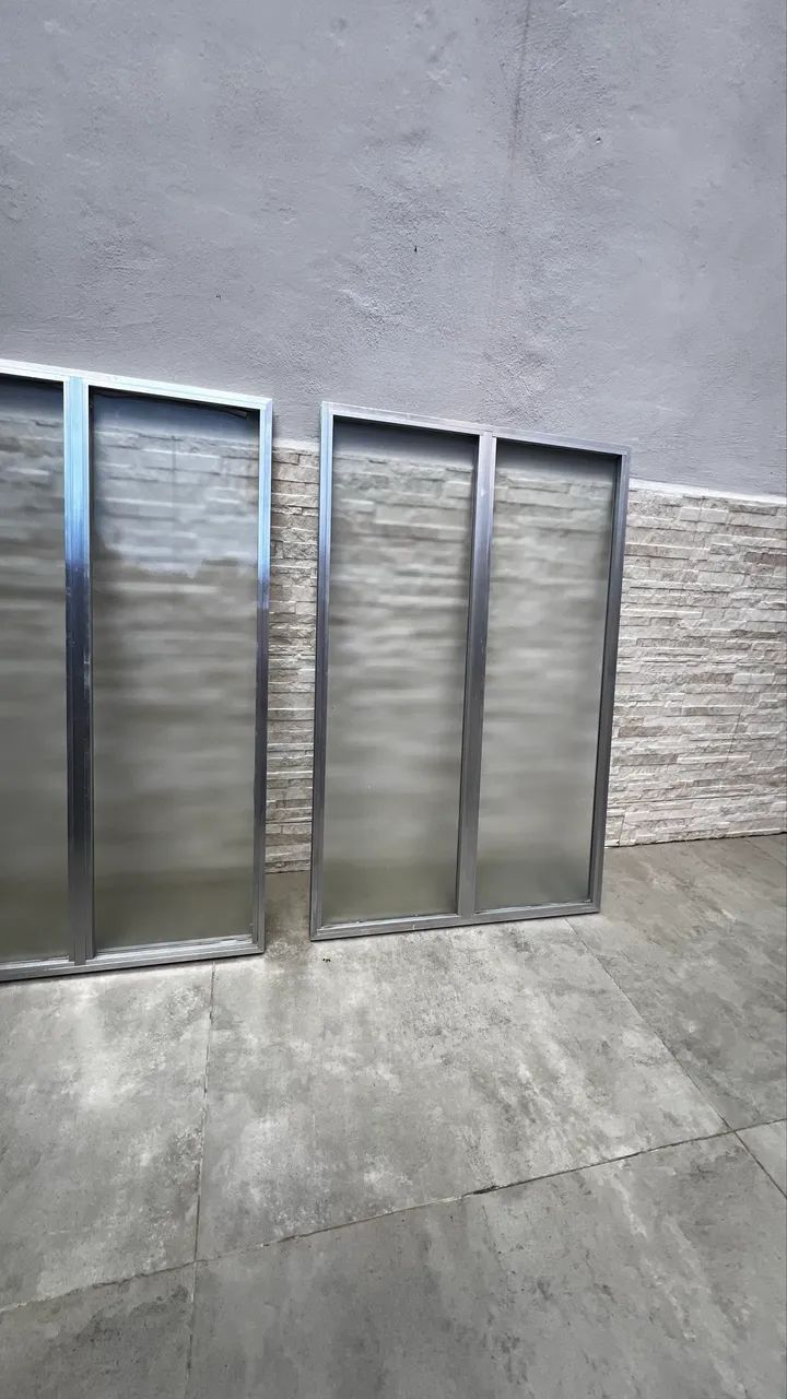 Duas porta pra fechamento de alumínio 