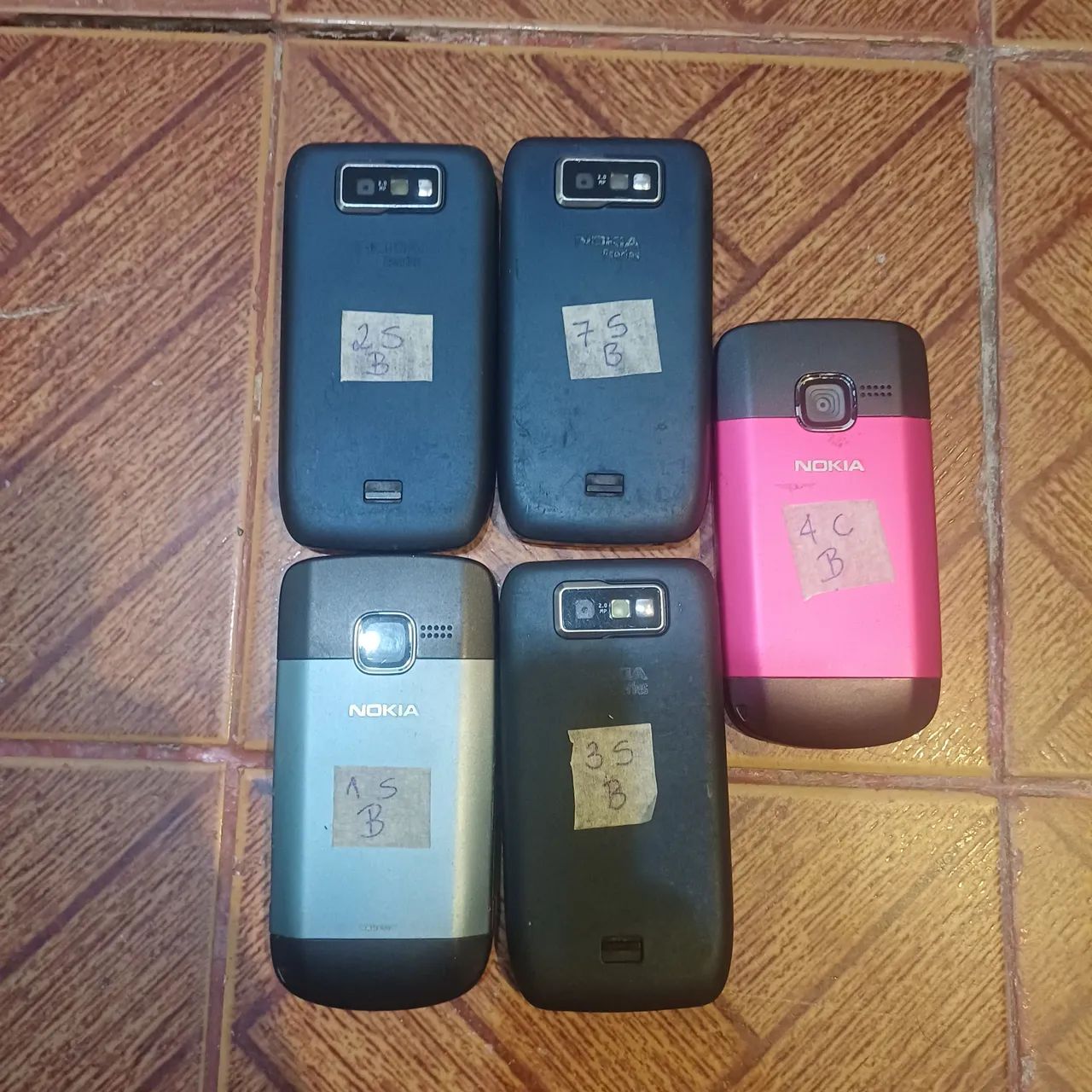 5 celulares antigos Nokia  - Foto 2