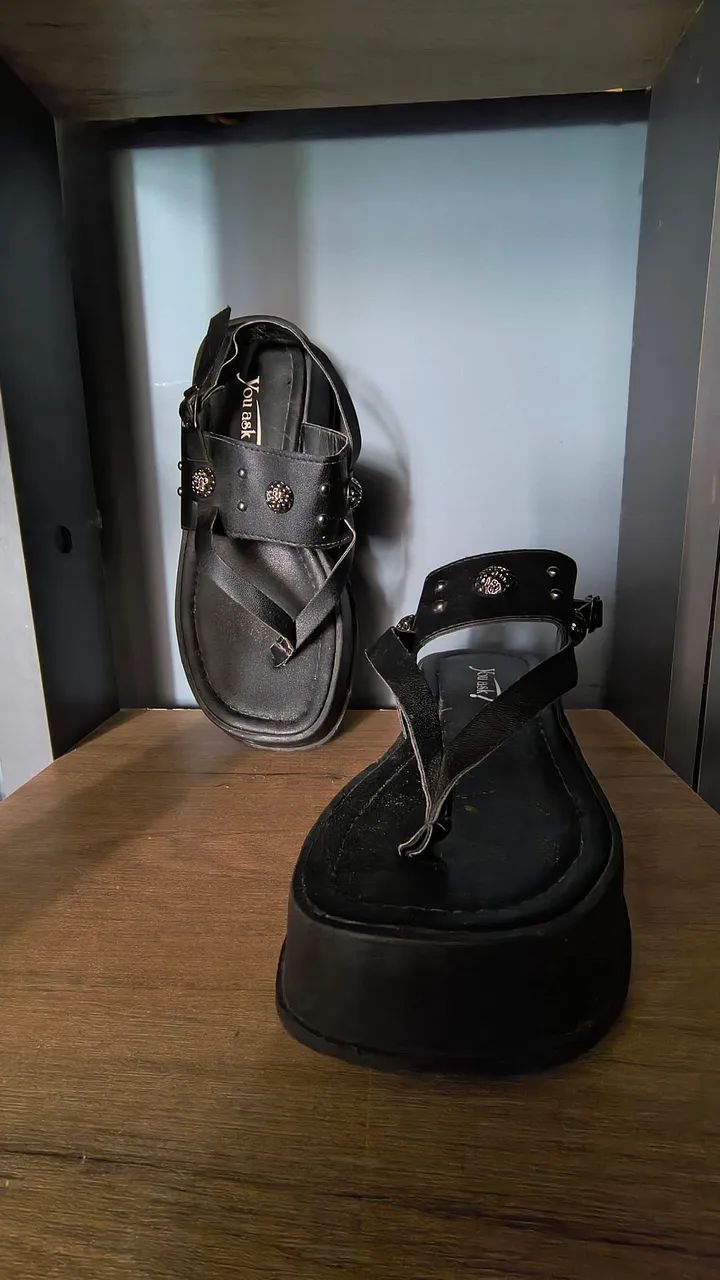 Sandália flatform plataforma média 