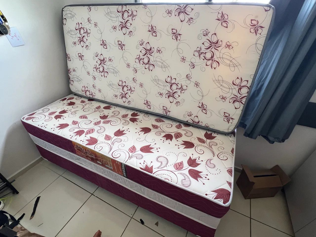 Vendo cama box solteiro com colchão ?