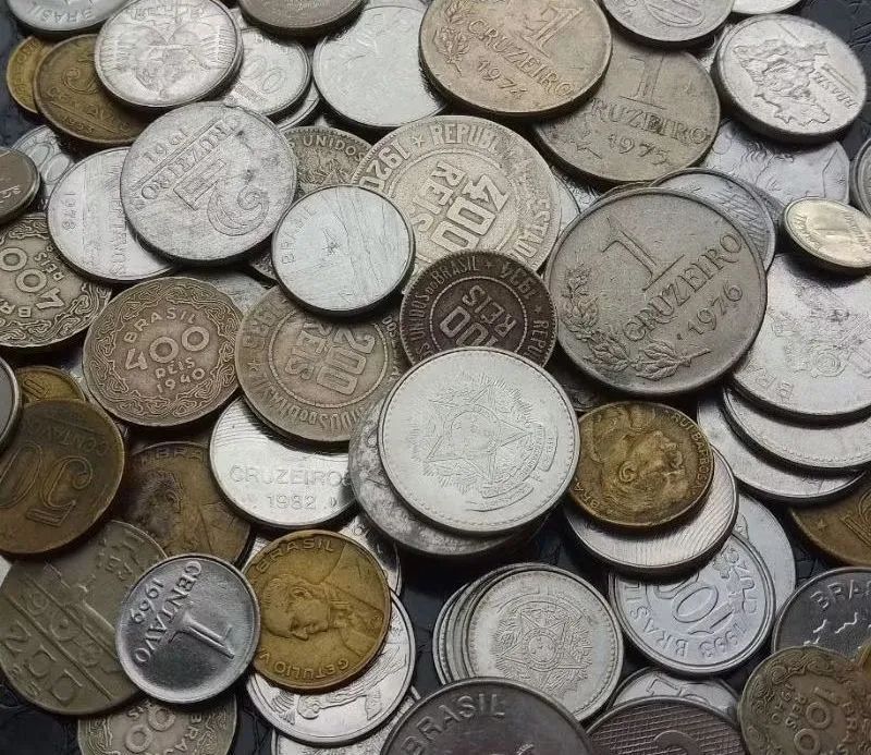 Lote com 20 moedas nacionais e estrangeiras.  - Foto 2