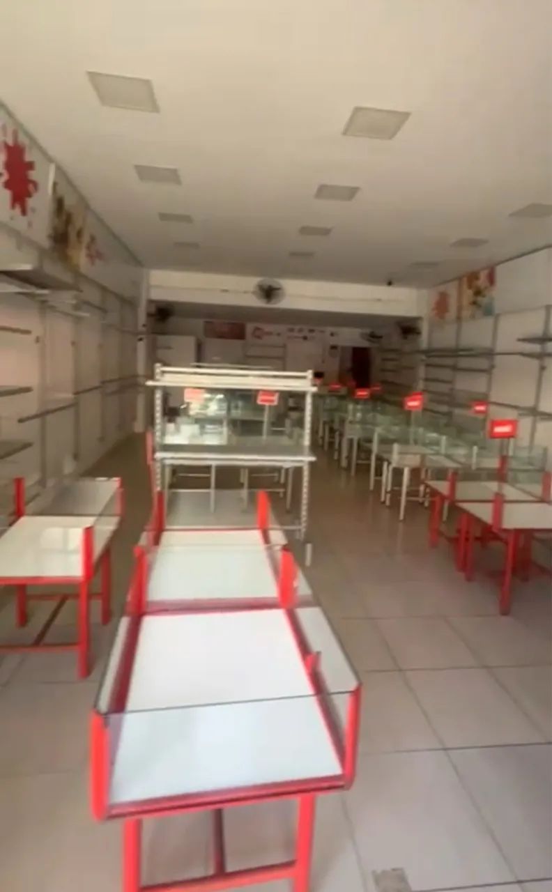 Cestos de para lojas de roupas muito resistente em ferro e vidro  - Foto 2
