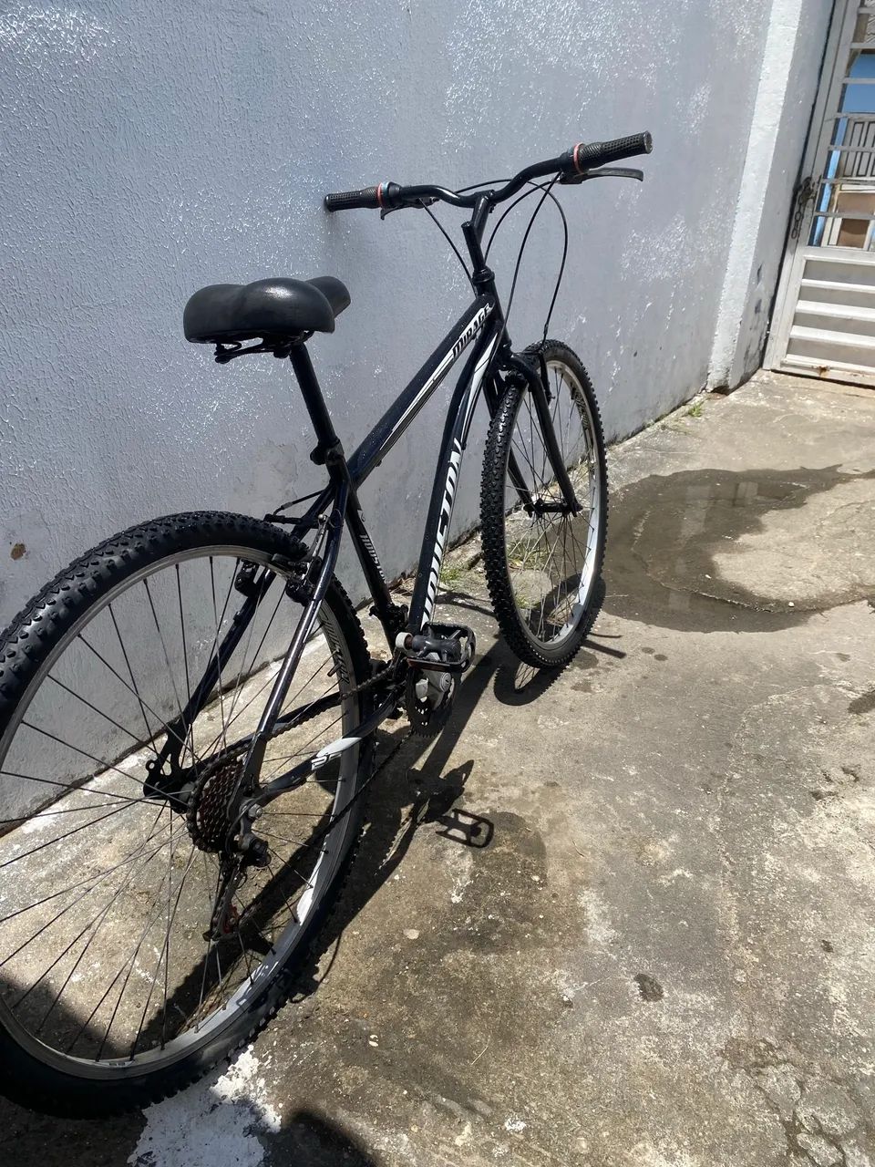 Bicicleta aro 29 em perfeito estado - Foto 3