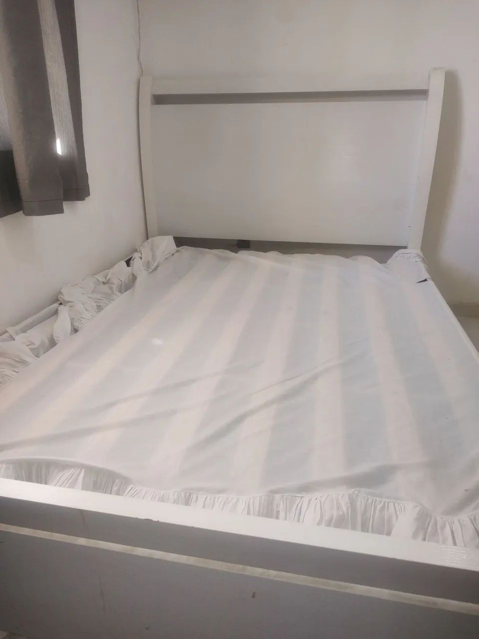 Cama de madeira 