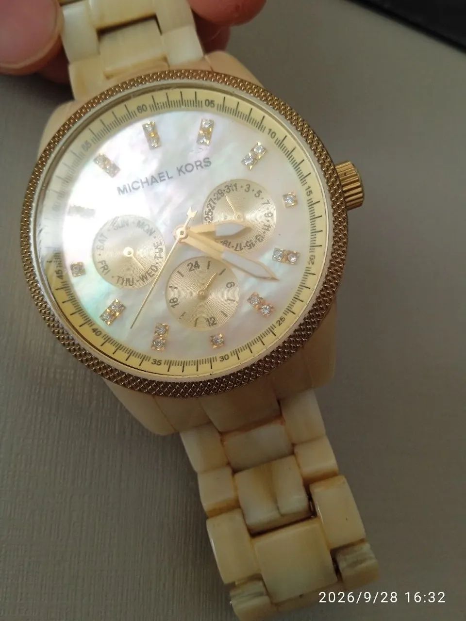 Relógio Michael Kors made pérola, pulseira Marfim  - Foto 2