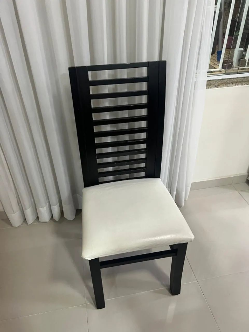 Conjunto com 6 Cadeiras de Jantar