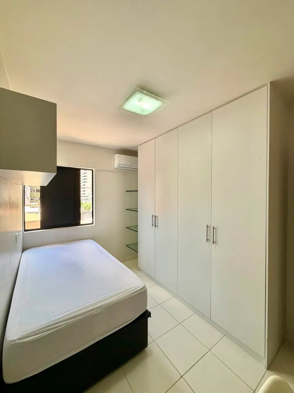 Apto mobiliado com 105 M2 sendo 3 quartos+DCE na Jatiúca - Foto 3