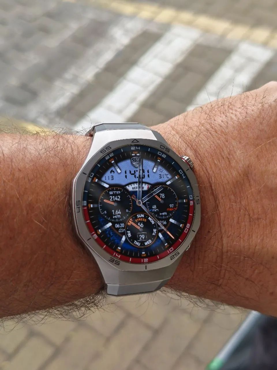 Vendo Huawei watch GT5 pro Titanium  - Foto 3