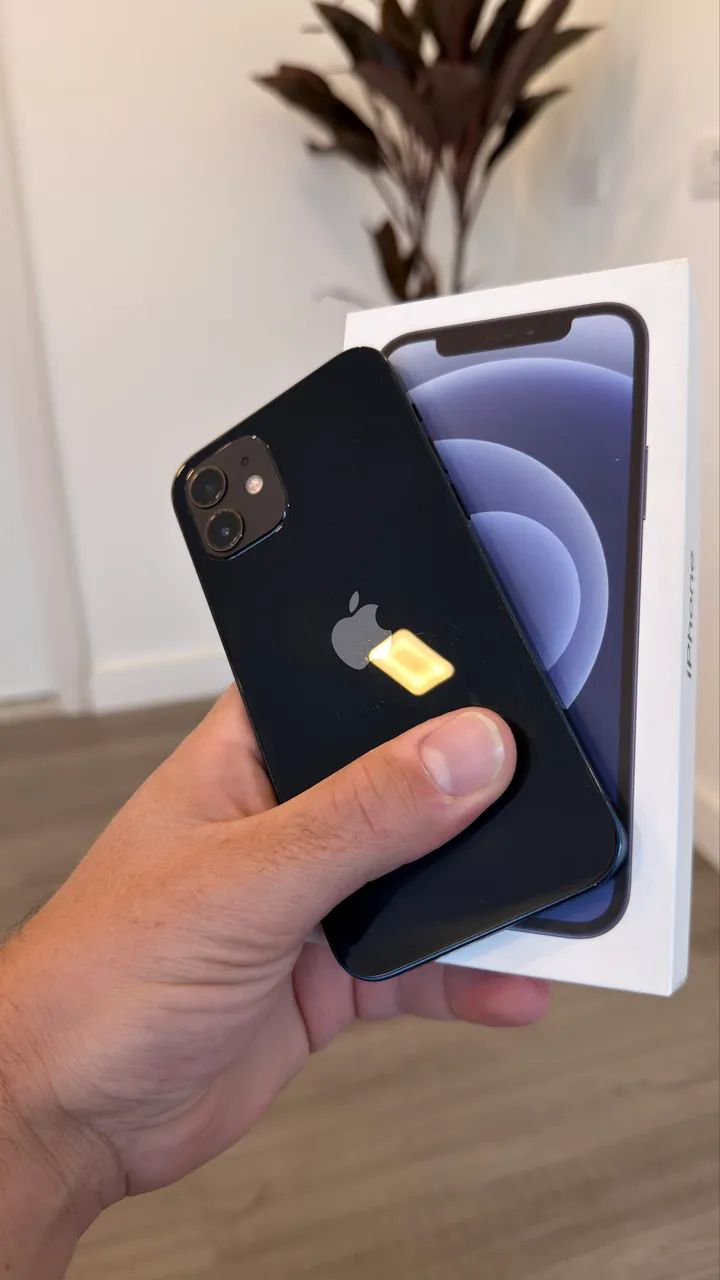 iPhone 12 64gb ( Preto ) com a caixinha original - Celulares e