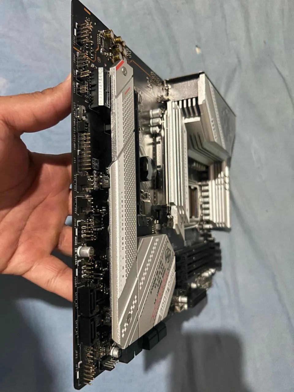 B650 MSI EDGE WIFI - Foto 2