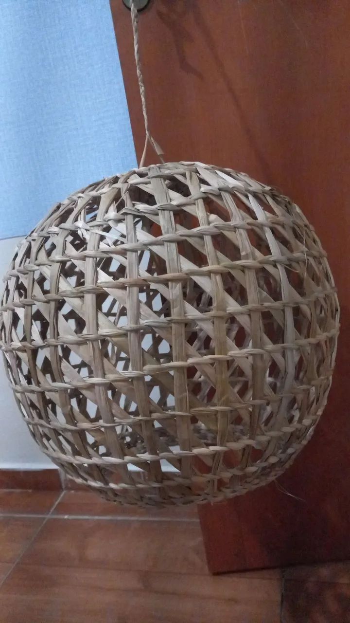 Cestaria e luminárias 