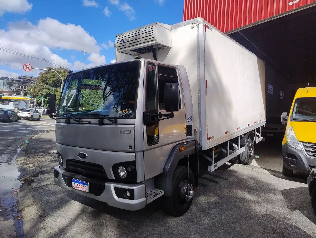 Ford Cargo 1119 Baú Refrigerado com Plataforma  - Foto 4