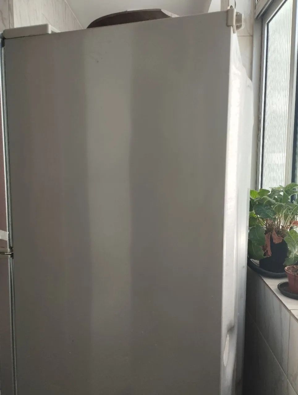 Geladeira Frost Free LG com gaveta de gelo e Dispenser de água  - Foto 4