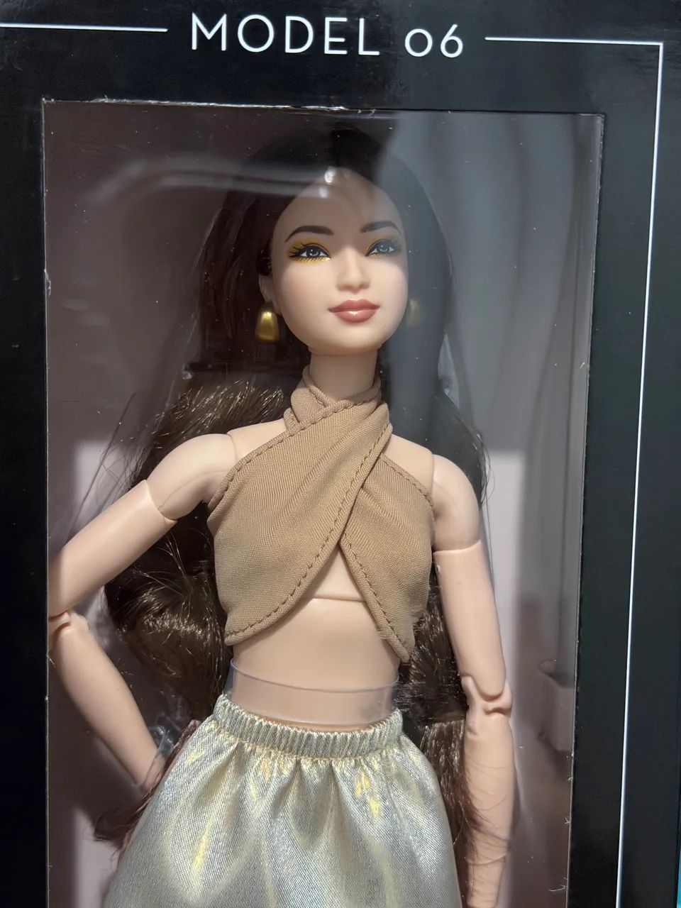 Boneca Barbie Basics asiática  - Foto 2